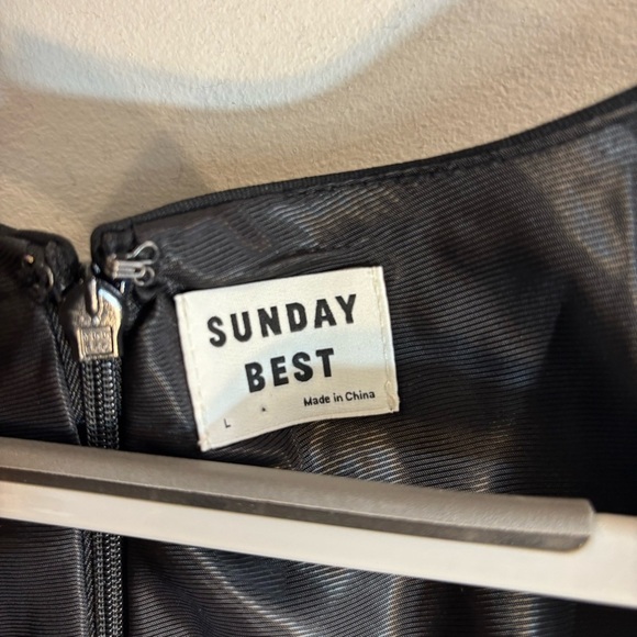 SUNDAY BEST Sz L Trish Dress Lined Pleated Deep V-Neck by Aritzia NEW WITH TAGS - Picture 4 of 14